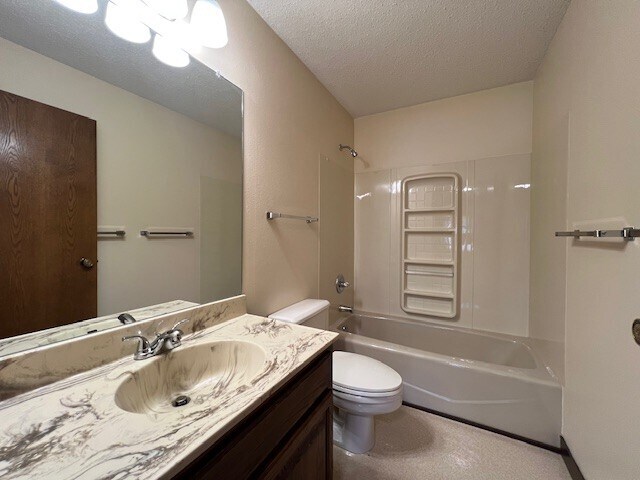 Building Photo - 3988 Fairway Hills Dr