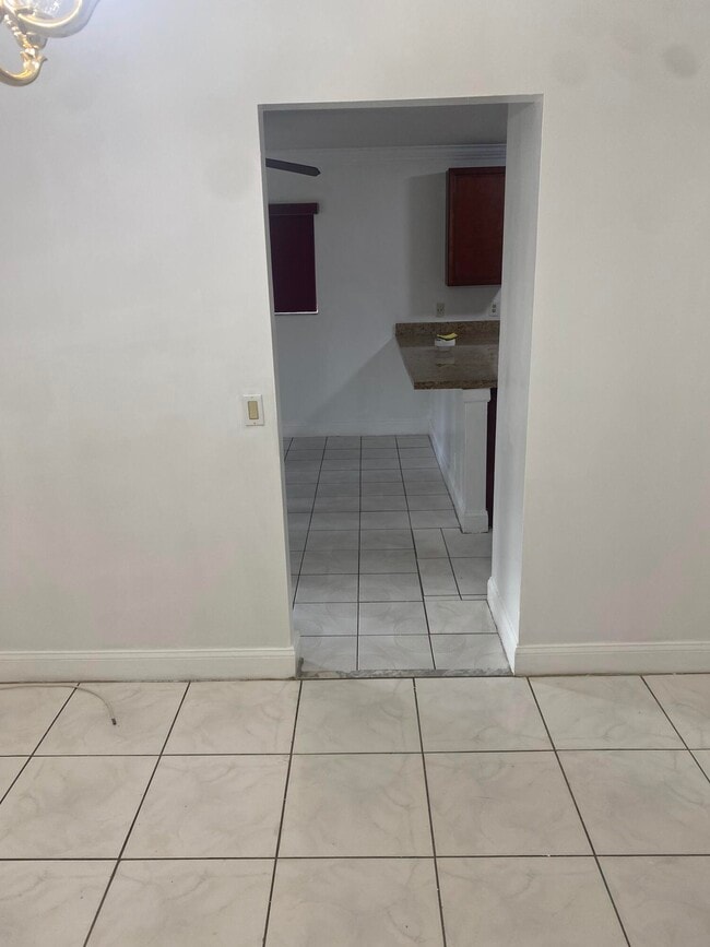 Building Photo - 663 White Water Dr