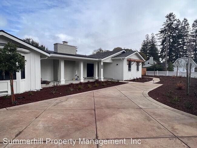Primary Photo - 4 br, 3 bath House - 215 Verano Drive