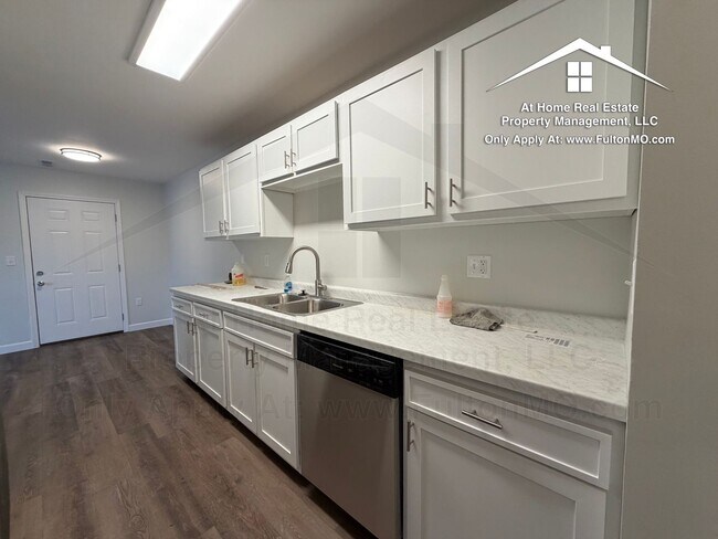 Building Photo - King Street 128-130 Duplex