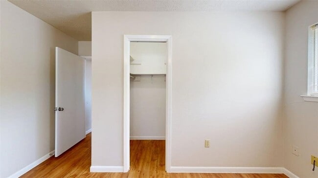 Building Photo - 302 Laurel St