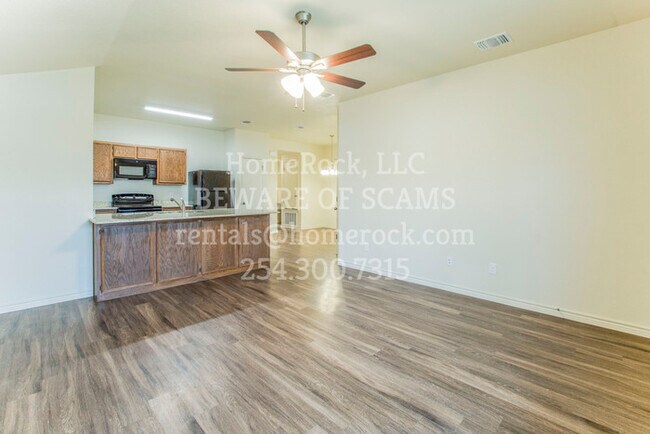 Building Photo - 3101 Ochiltree Dr
