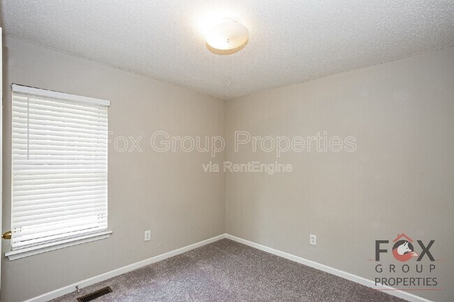 Building Photo - 184 Brook Creek Dr