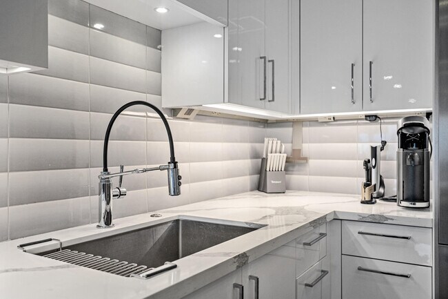 Building Photo - 120 N Ocean Blvd