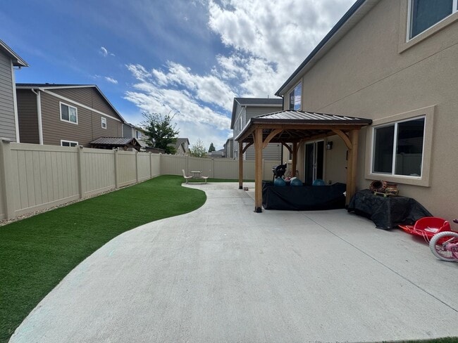 Building Photo - 3 Bed 2.5 Bath Home in Fountain Available in June