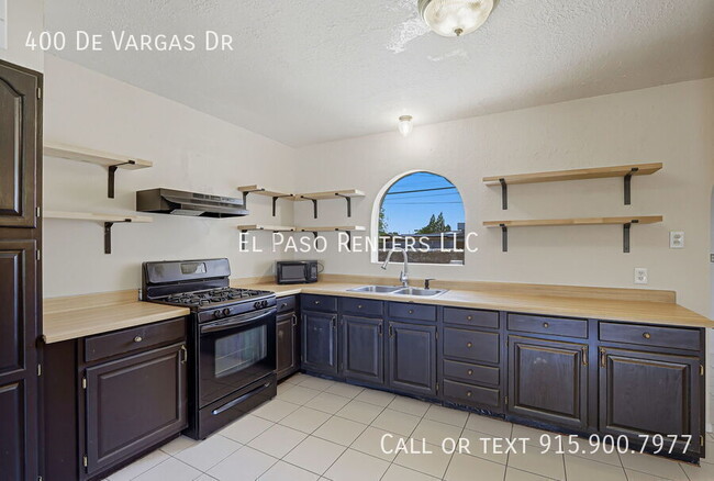 Building Photo - 400 De Vargas Dr