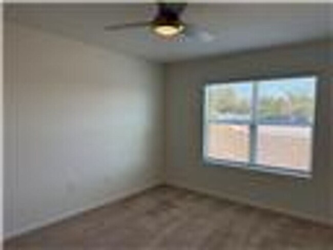 Building Photo - Tavares