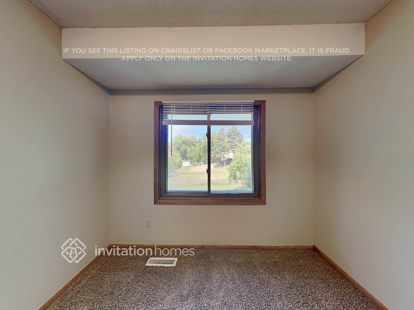 Building Photo - 5565 Knoll Dr