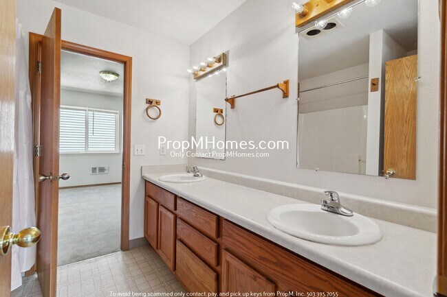 Building Photo - Cozy Two Bedroom Home in SE Portland!