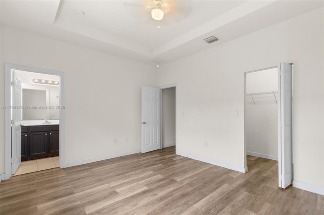 Building Photo - 9314 W 33rd Ln