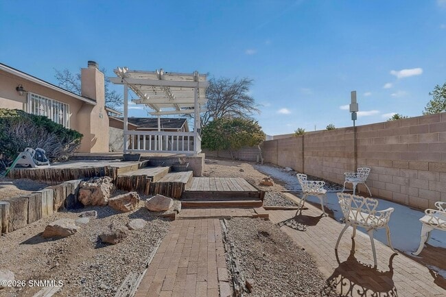 Building Photo - 8120 Ruidoso Rd NE