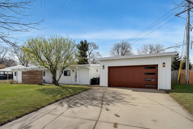 Building Photo - 2649 N Crawford Ave