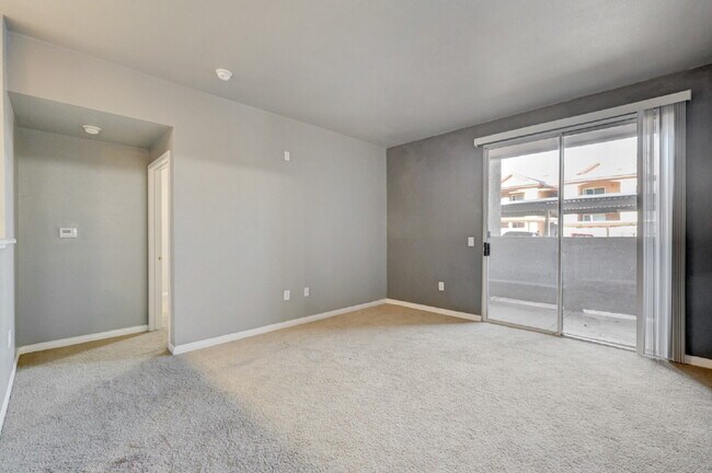 Building Photo - Ground Floor 2BD/2BA Condo in Gated Henderson Community – Resort-Style Amenities!