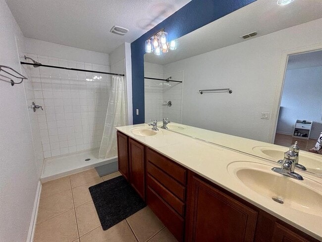 Building Photo - 7716 Fordson Ln