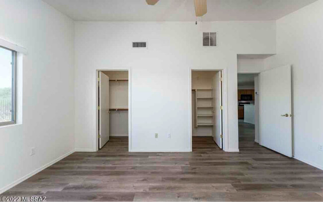Building Photo - 667 S Painted River Way