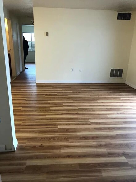 Building Photo - 7 Village Rock Ln