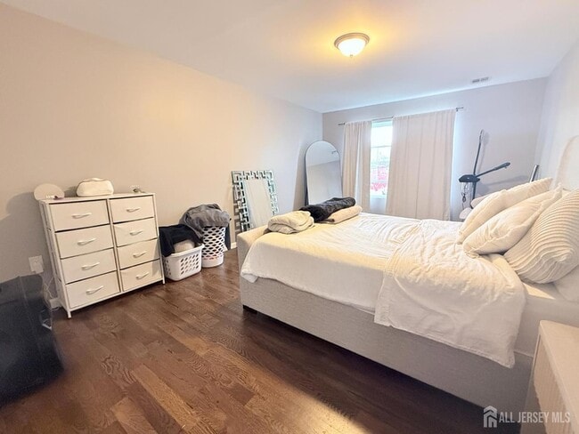 Building Photo - 42 Nelson Ave