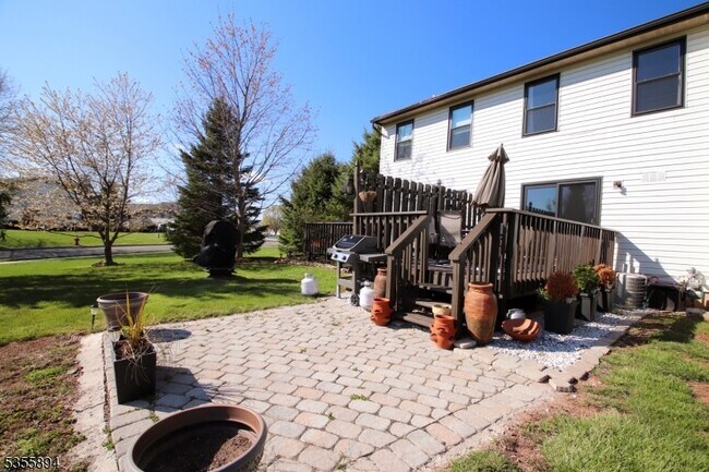Building Photo - 829 Poplar Ct