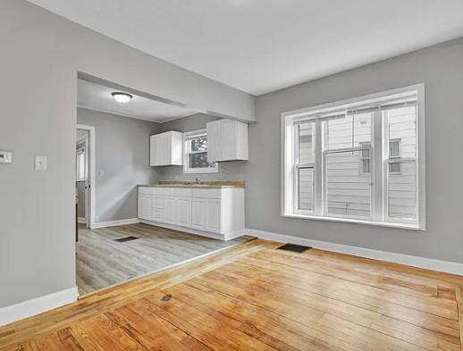 Building Photo - 405 E Hodge Ave