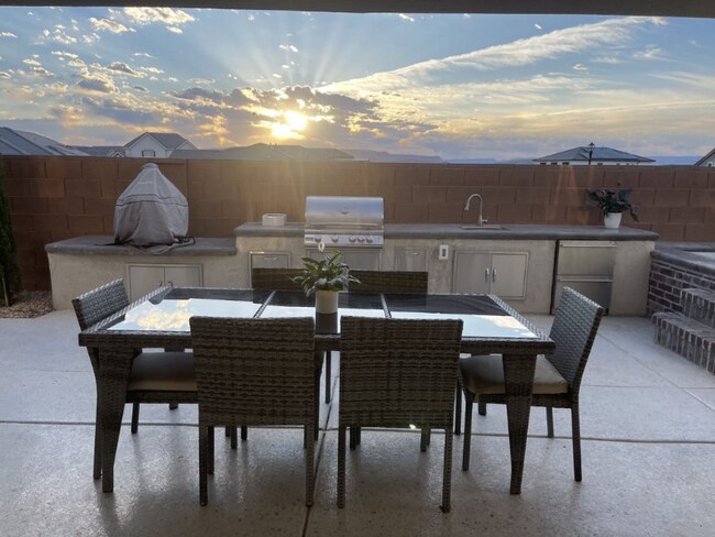 Building Photo - 997 Willow Breeze Ln