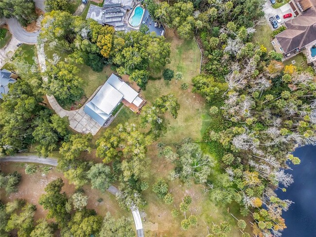 Building Photo - 8 Fernwood Trail