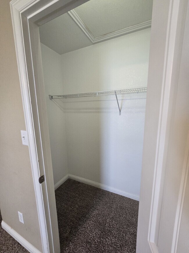 Building Photo - Spacious 3 Bedroom, 2 Bath Duplex for Rent...