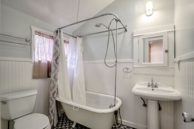 Building Photo - 3669 Madrone Ave