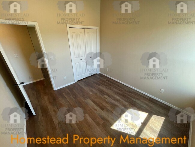 Building Photo - 535