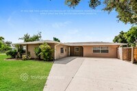 Building Photo - 2305 26th Ave W