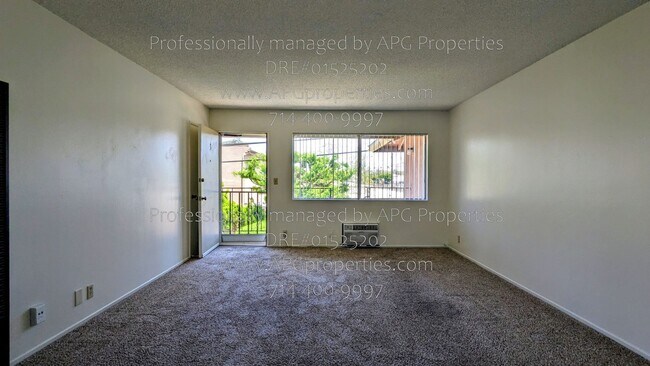 Building Photo - 1810 W Greenleaf Ave
