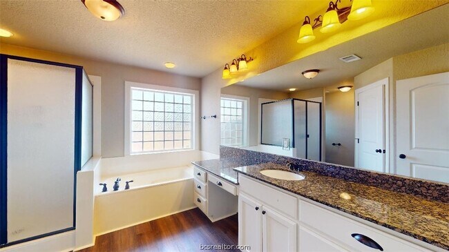 Building Photo - 3925 Devrne Dr