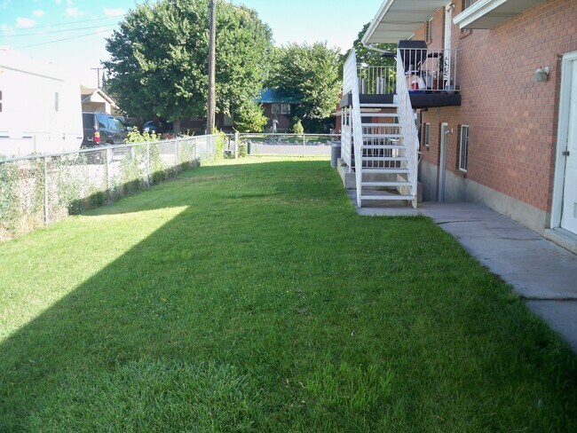 Building Photo - 285 N 400 E