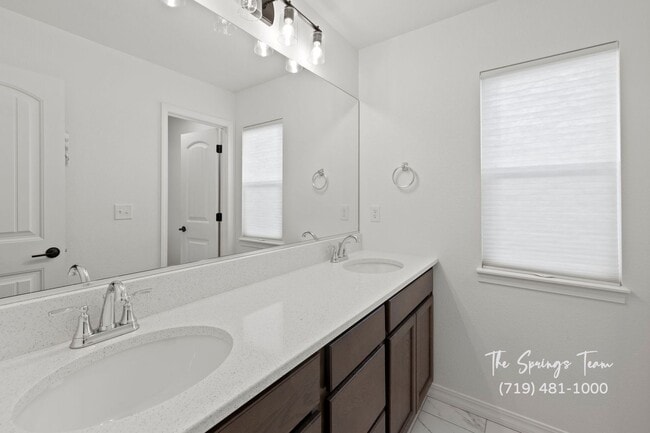 Building Photo - Luxury 5-Bedroom Home in the Award-Winning...