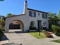 Building Photo - 1830 Hollyview Dr