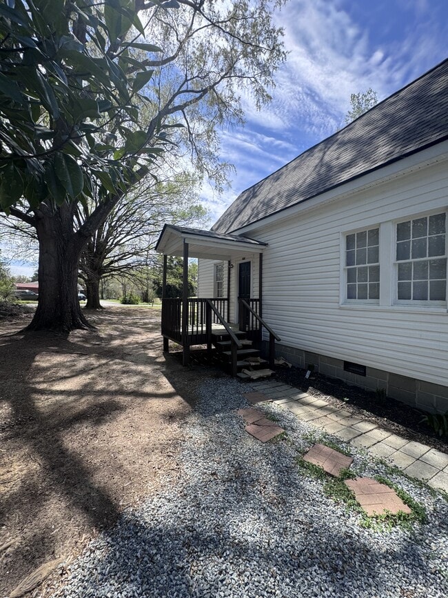 Building Photo - 105 Murray Dr