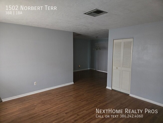 Building Photo - 1502 Norbert Terrace