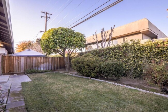 Building Photo - 1685 Whitwood Ln