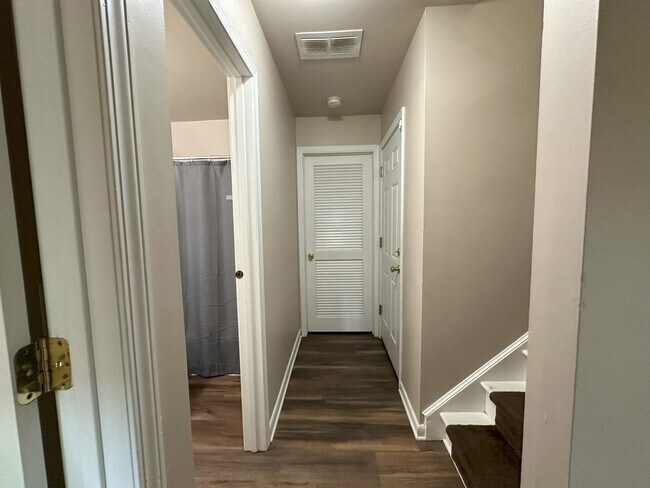 Building Photo - 276 Sioux Dr