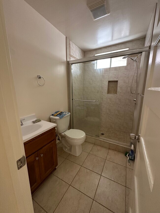 Building Photo - 2483 Chelsea St