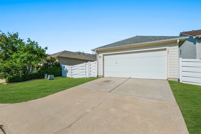 Building Photo - 605 Pinto Springs Ln