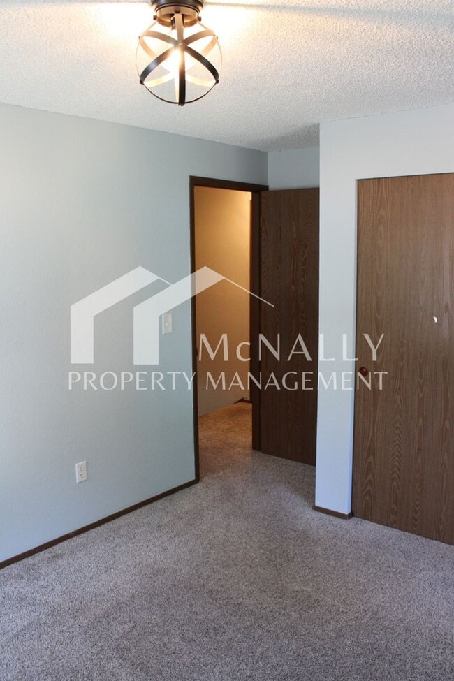 Building Photo - 3 Bedroom, 2 Bathroom Home with Garden Space in Gig Harbor