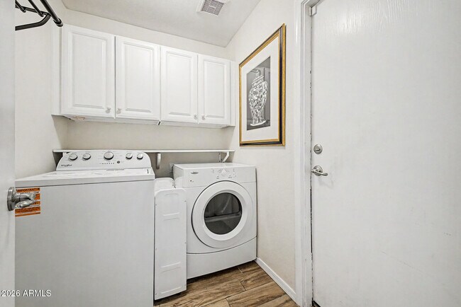 Building Photo - 2155 W Olla Ave