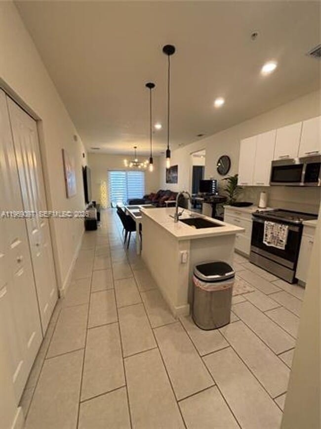 Building Photo - 8167 NW 41st St