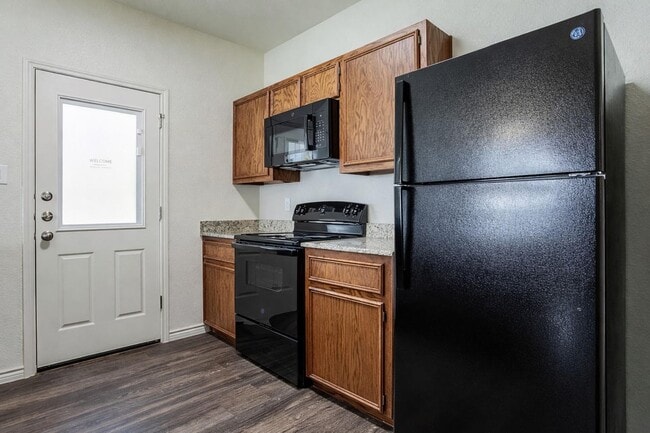 Building Photo - AVAILABLE NOW; APPLY TODAY ON OUR WEBSITE! 1 MONTH FREE