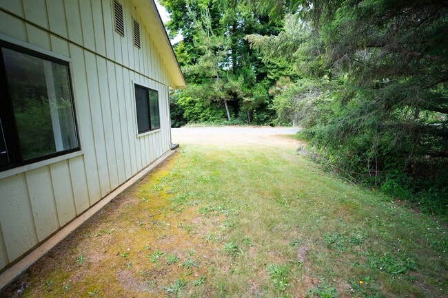 Building Photo - Single Level Home in McKinelyville