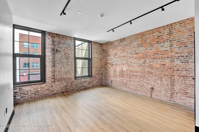 Building Photo - 117.5 Penn Ave
