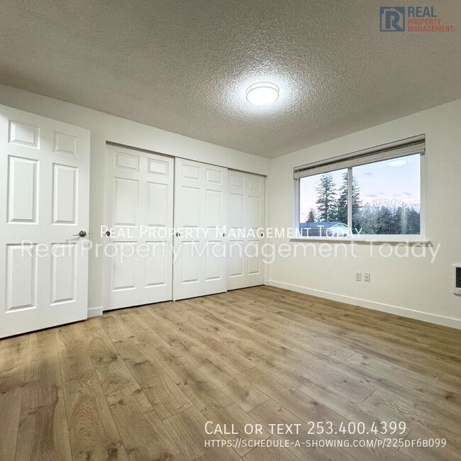 Building Photo - Newly Remodeled 2 Bedroom Duplex!!