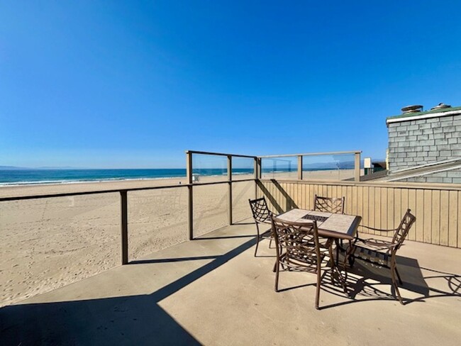 Building Photo - 3949 Ocean Dr