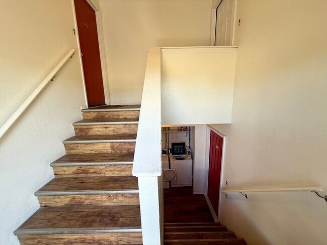 Building Photo - COMPLETE REMODEL!!! - FIRST TWO WEEKS OFF!! Cozy 2 Bed/1 Bath Apartment in North Loveland!