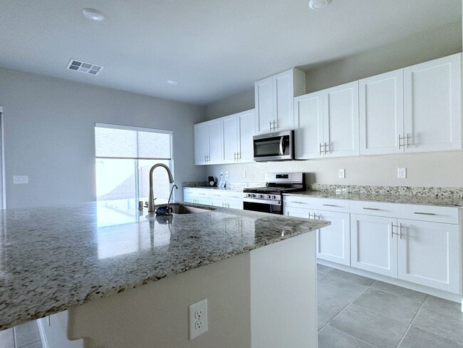 Building Photo - 4bd/2.5bath Single Family Home